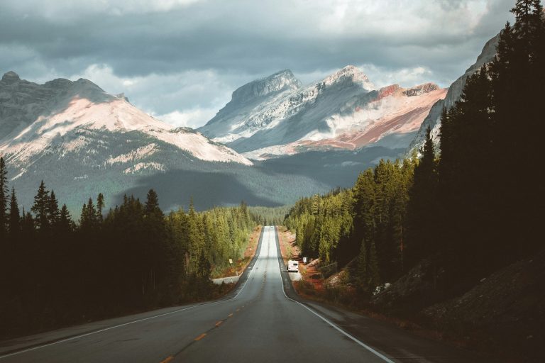 Alberta Teacher Led Trips | Mountain landscape in Alberta | Evolve Tours