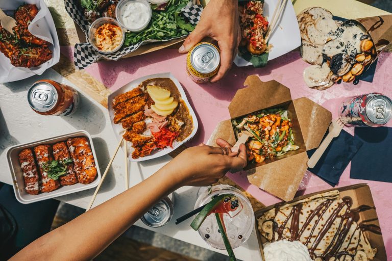 Perfect Student Restaurants | Group eating at a table | Evolve Tours