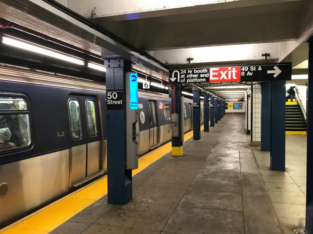 New York City Subway | Subway train arriving at station | Evolve Tours