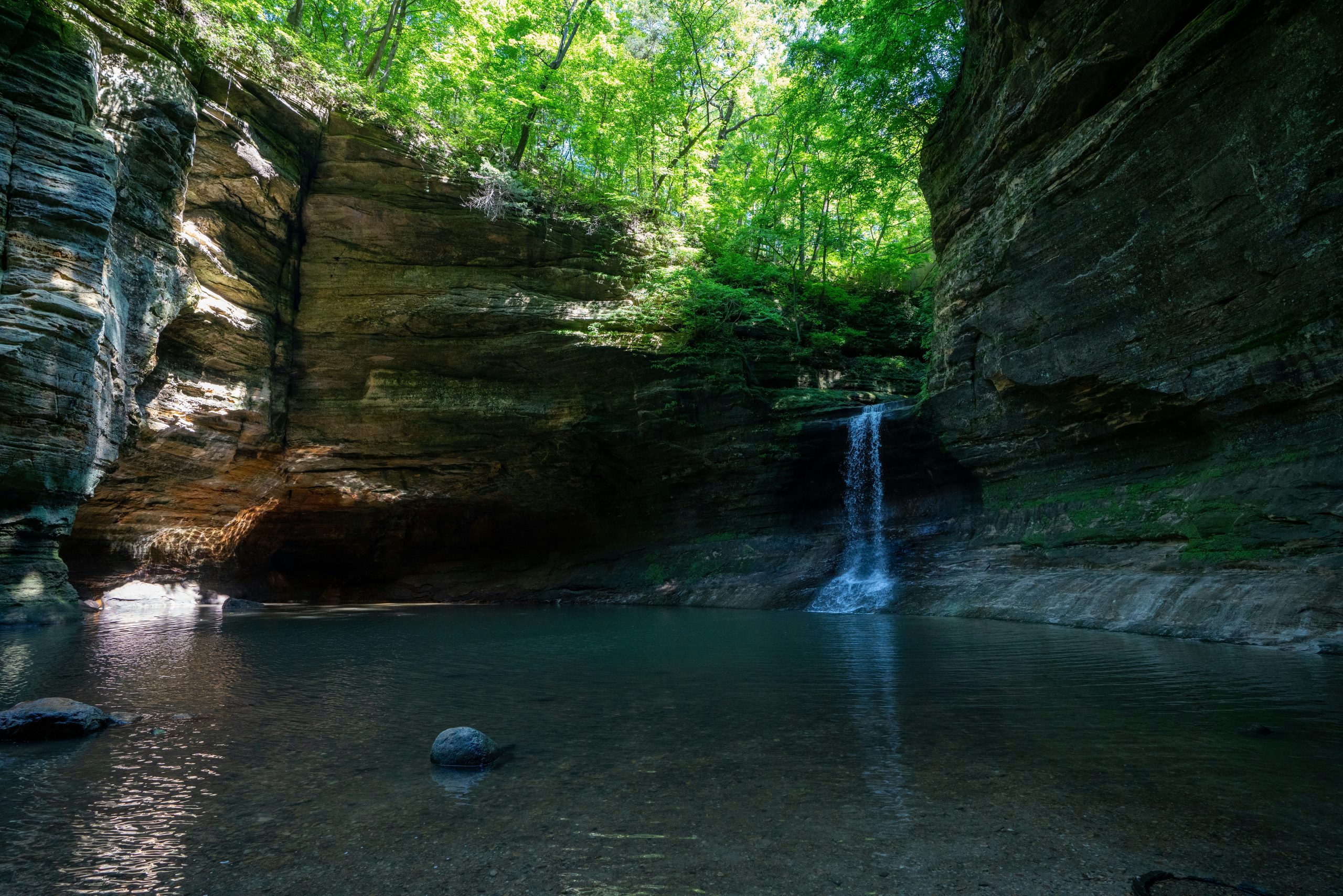 Starved Rock State Park | Waterfall at Starved Rock State Park | Evolve Tours