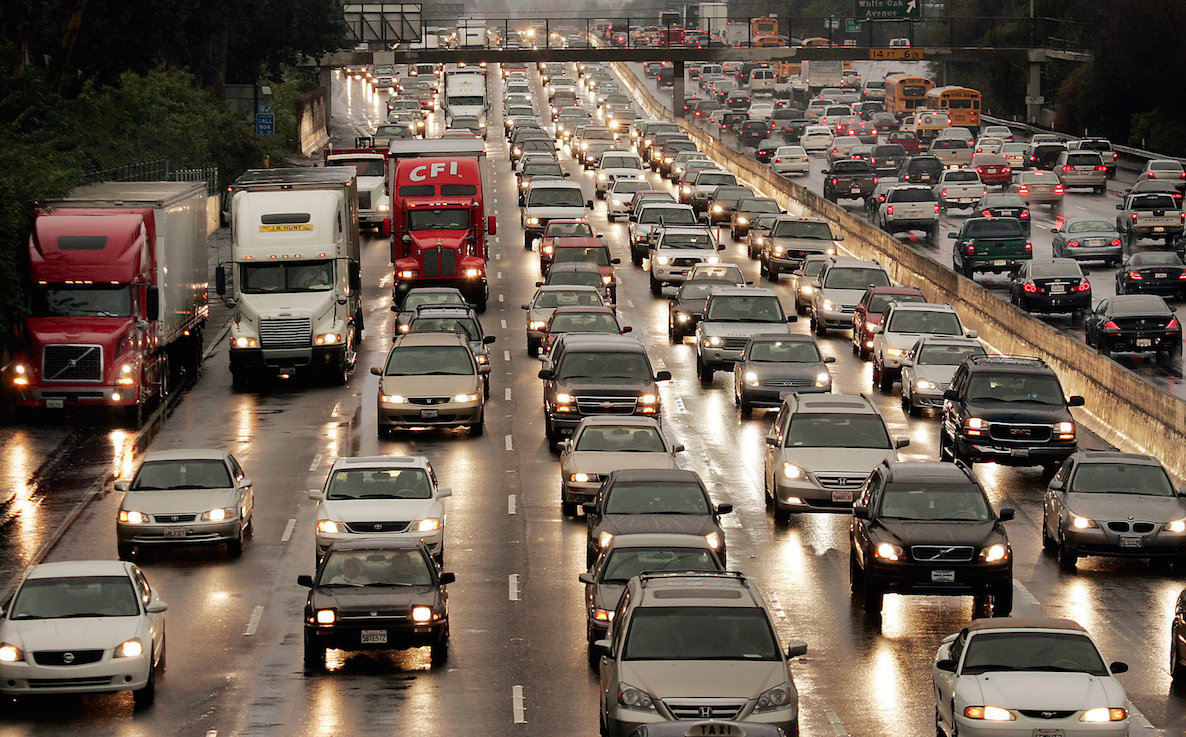 Где используют автомобиль. Лос Анджелес пробки. Пробка машин. Много машин на дороге. Мегаполис пробки.