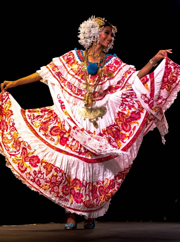 Panama School Trip | Traditional Panama dancer | Evolve Tours