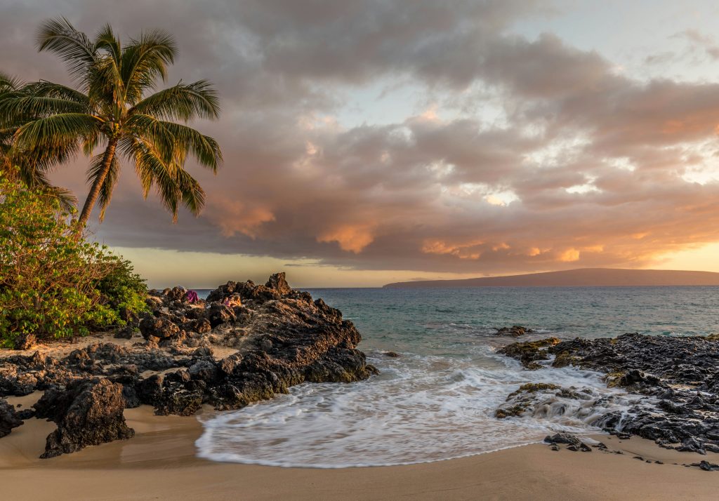 Hawaii Student Trip | Beach at sunset | Evolve Tours