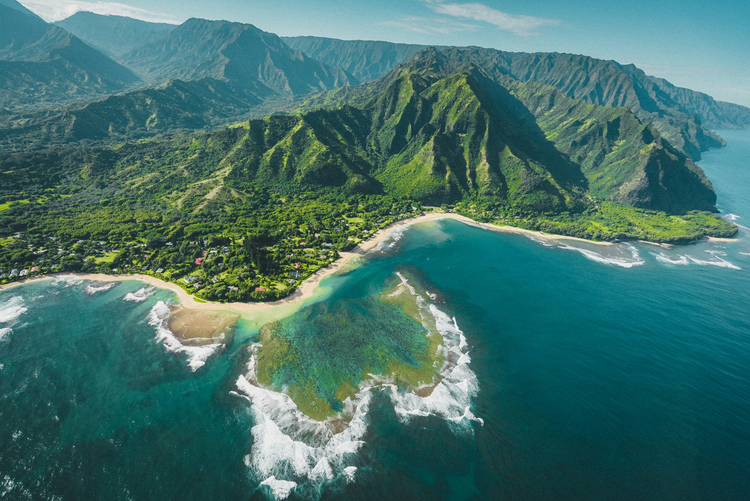 Hawaii Student Trip | Aerial view of beach and mountains | Evolve Tours
