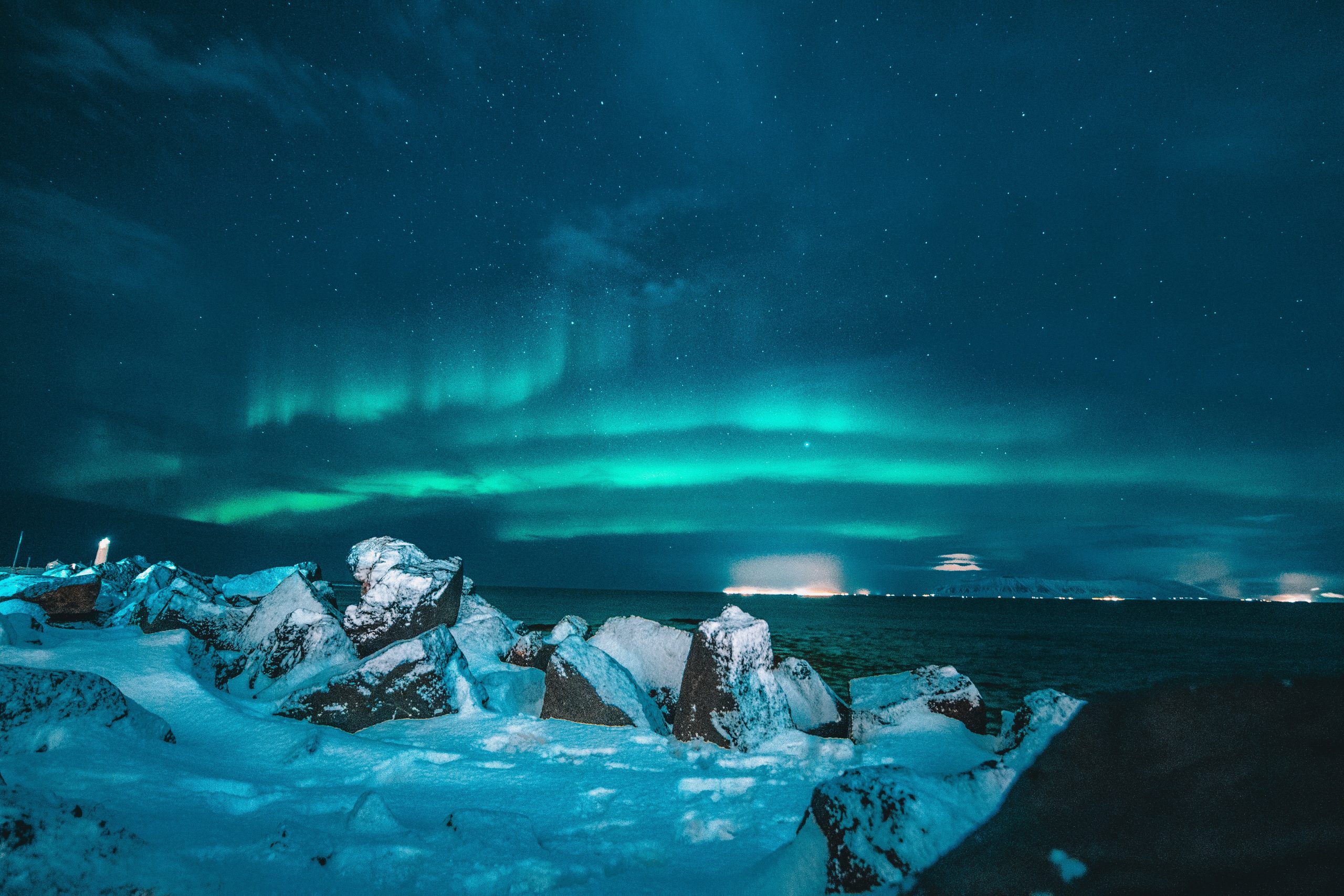 Iceland Student Trip | Northern lights over icy waters | Evolve Tours