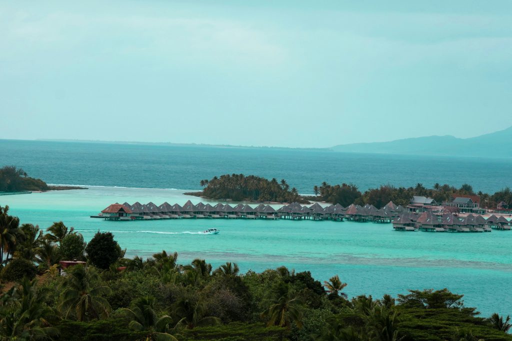 Tahiti Student Trip | Overwater huts | Evolve Tours