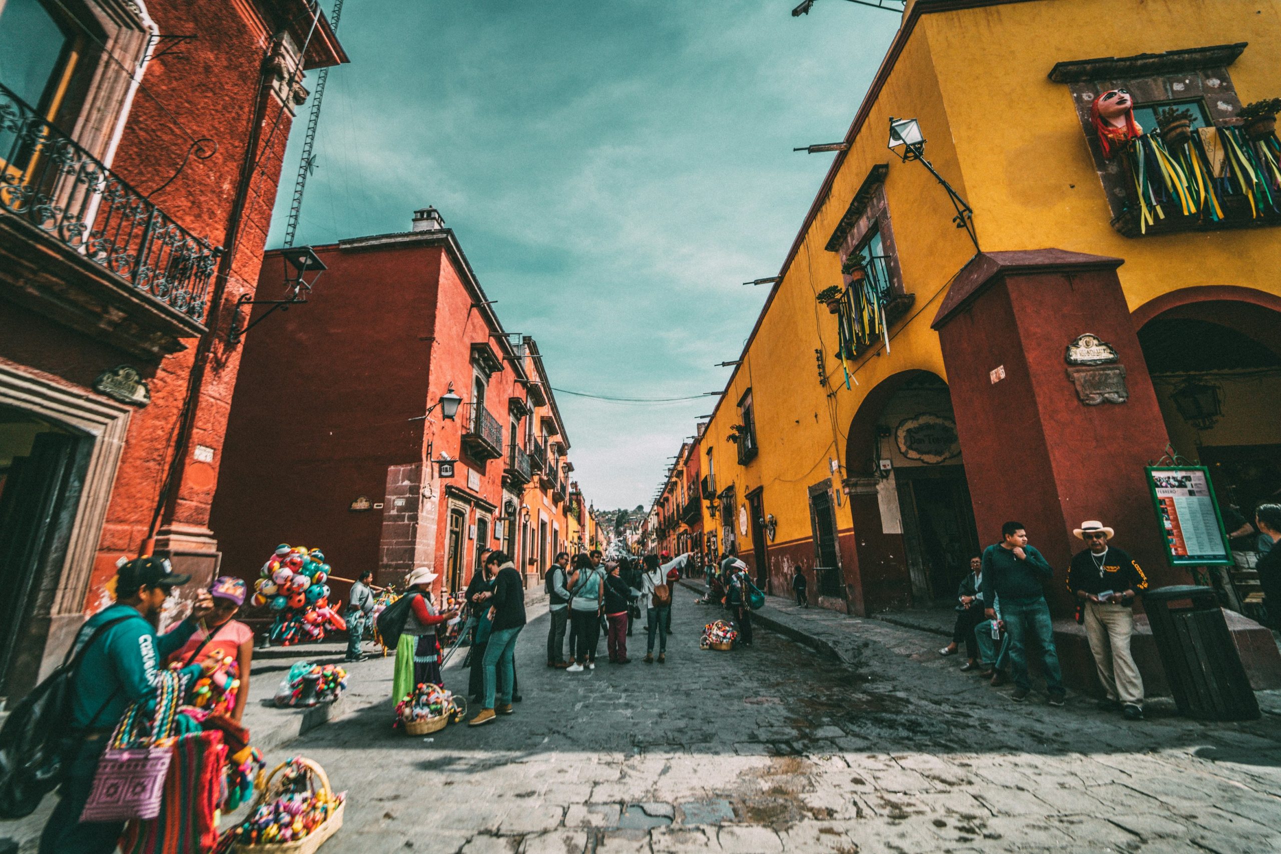 Mexico School Trip | Colourful street | Evolve Tours