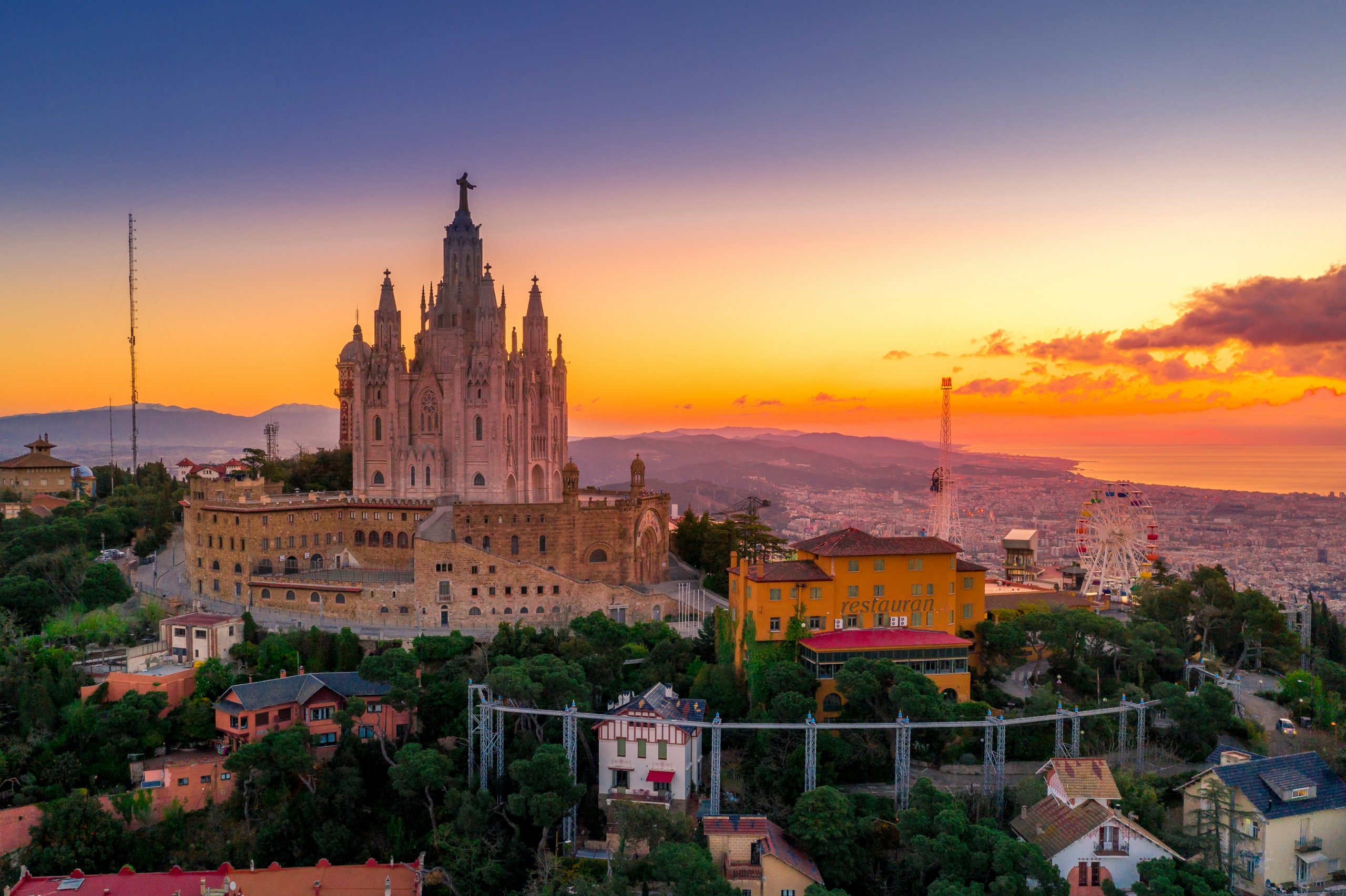 Spain School Trip | Barcelona cathedral sunset | Evolve Tours