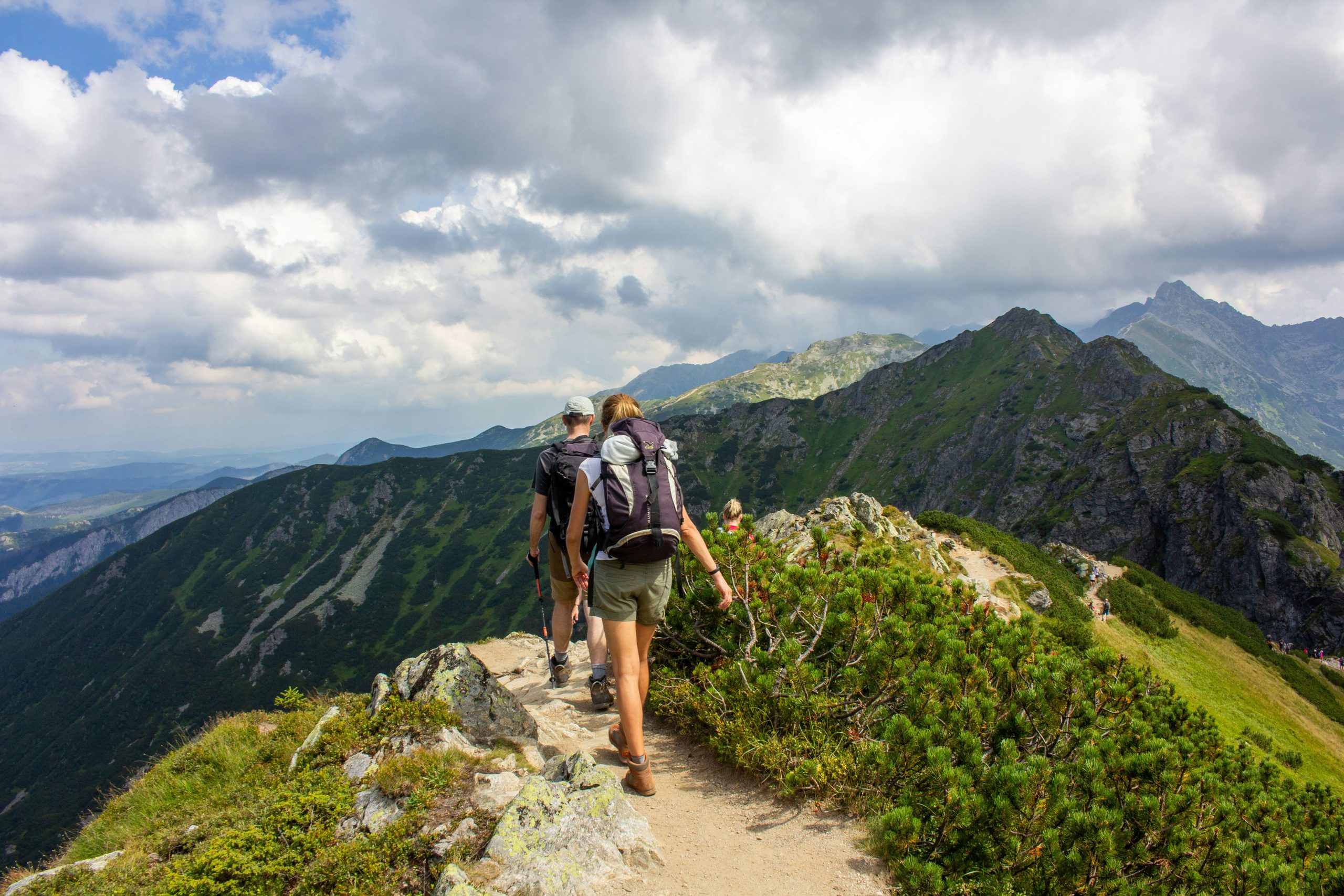 Hike Trails in Canada | Two people hiking on mountain | Evolve Tours