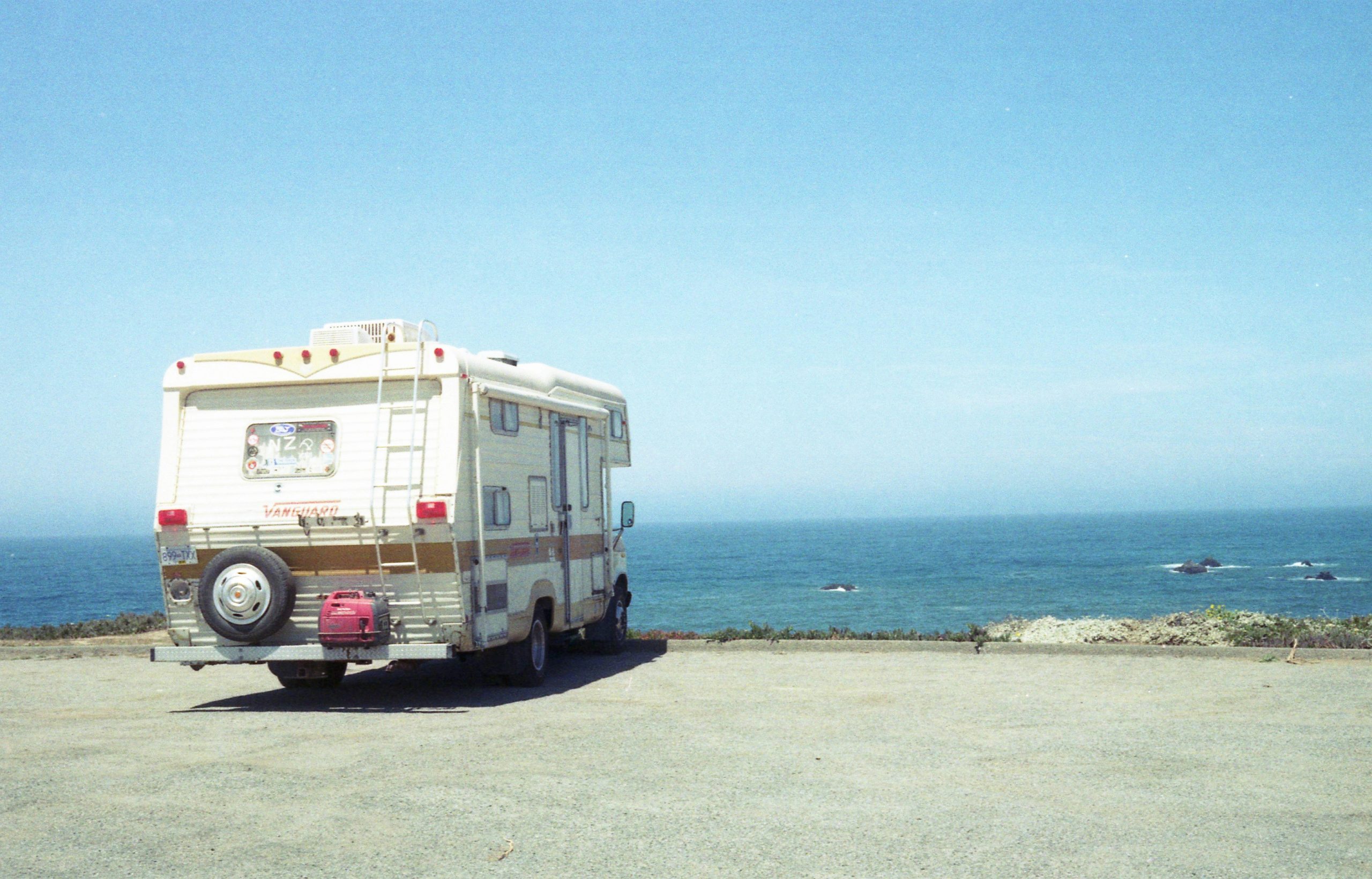 RV Parks in the Western USA | RV near lake | Evolve Tours