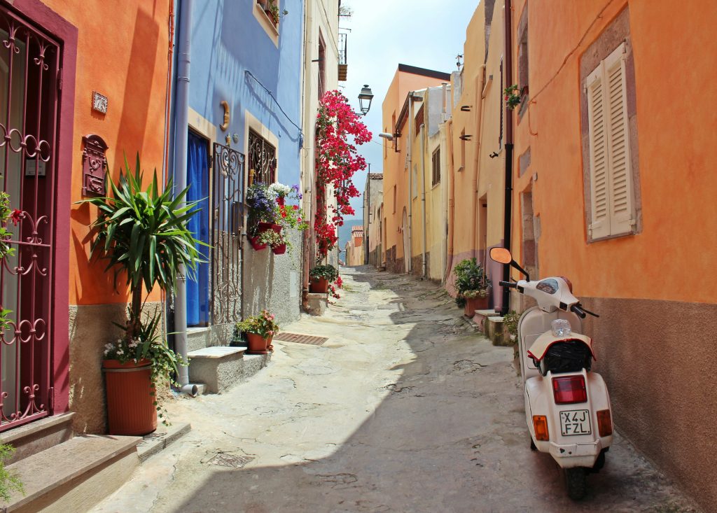 Books to Read Before Visiting Italy | Colourful narrow streets in Italy | Evolve Tours