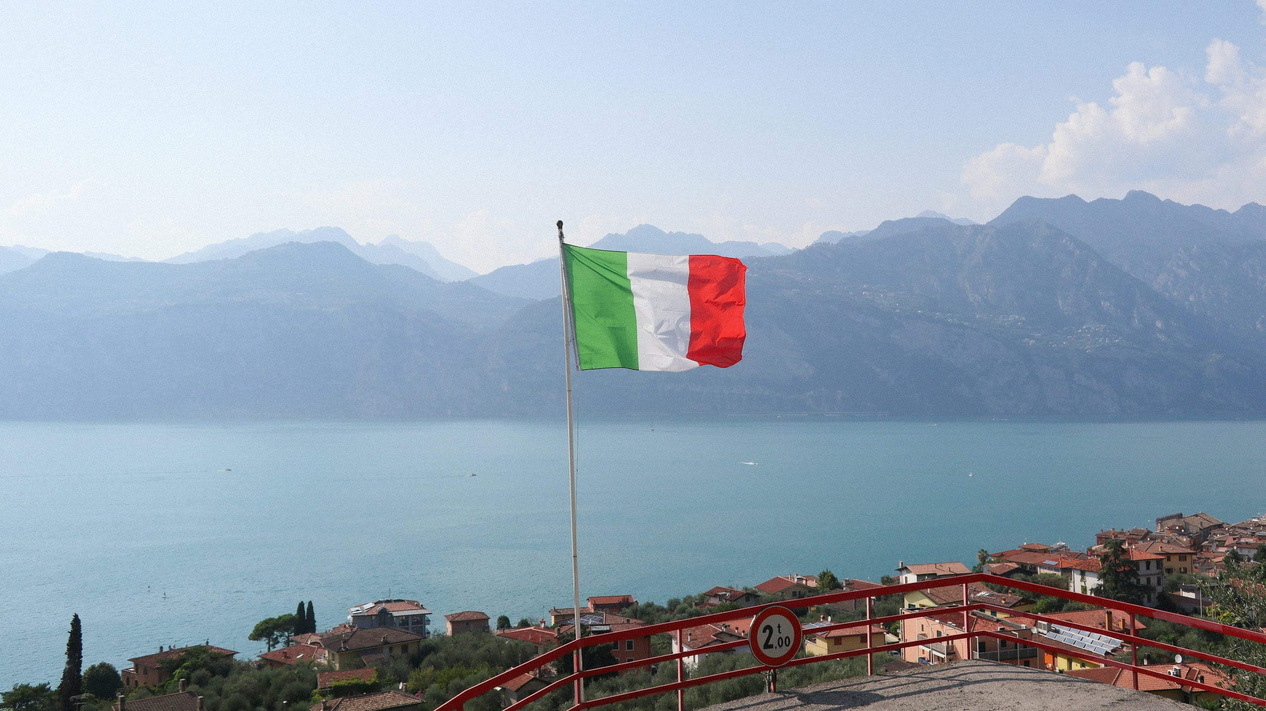 Italy School Trip | Scenic view with flag | Evolve Tours