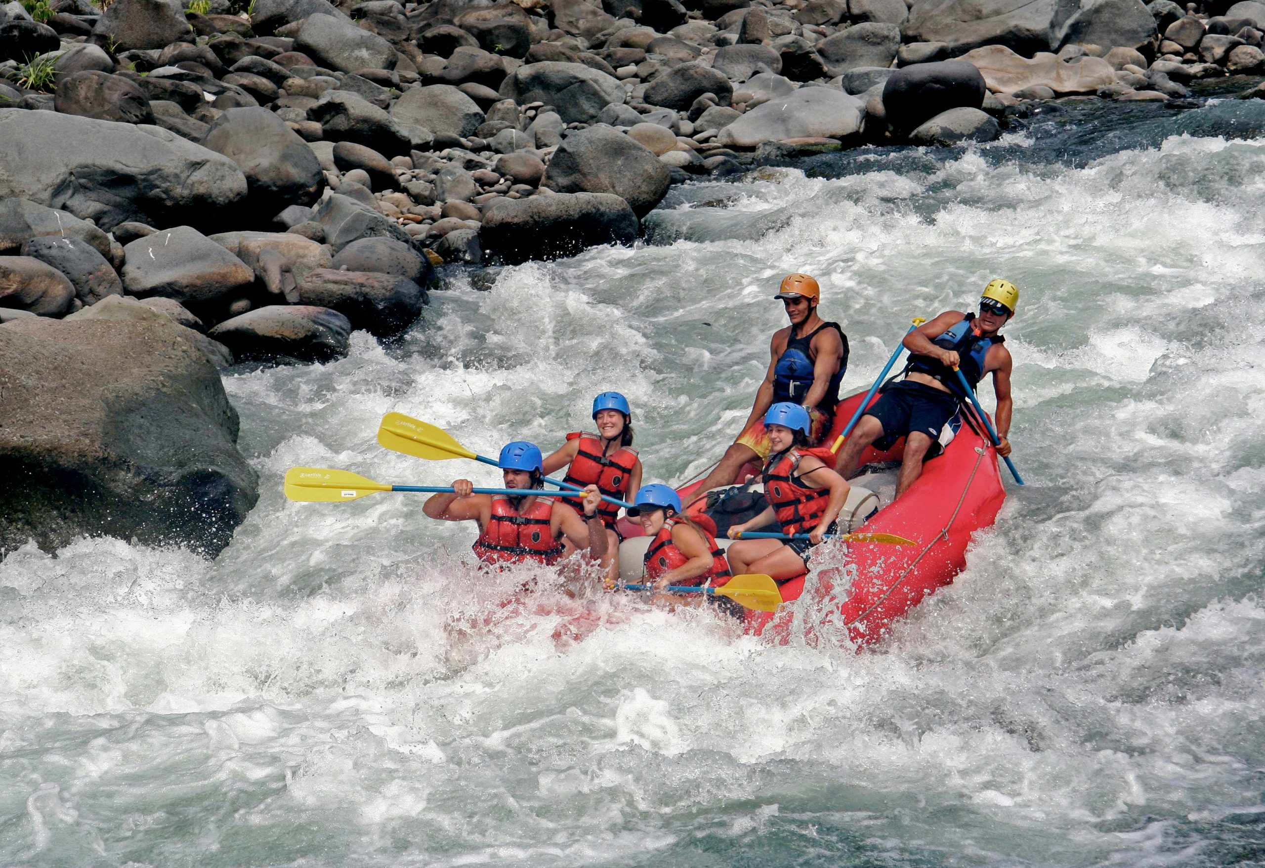 Costa Rica Trips | Students white water rafting the savegre river in costa rica | Evolve Tours