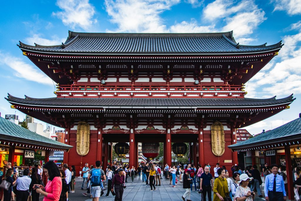 Japan Temples | Students in front of Senso-ji Temple | Evolve Tours