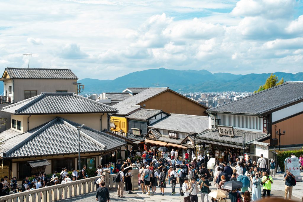 Japan School Trip | Tourists exploring Kyoto | Evolve Tours