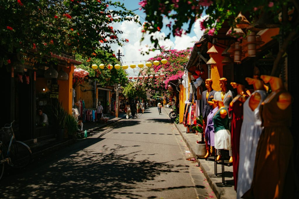 Costa Rica School Trip | Street market with colorful stalls | Evolve Tours