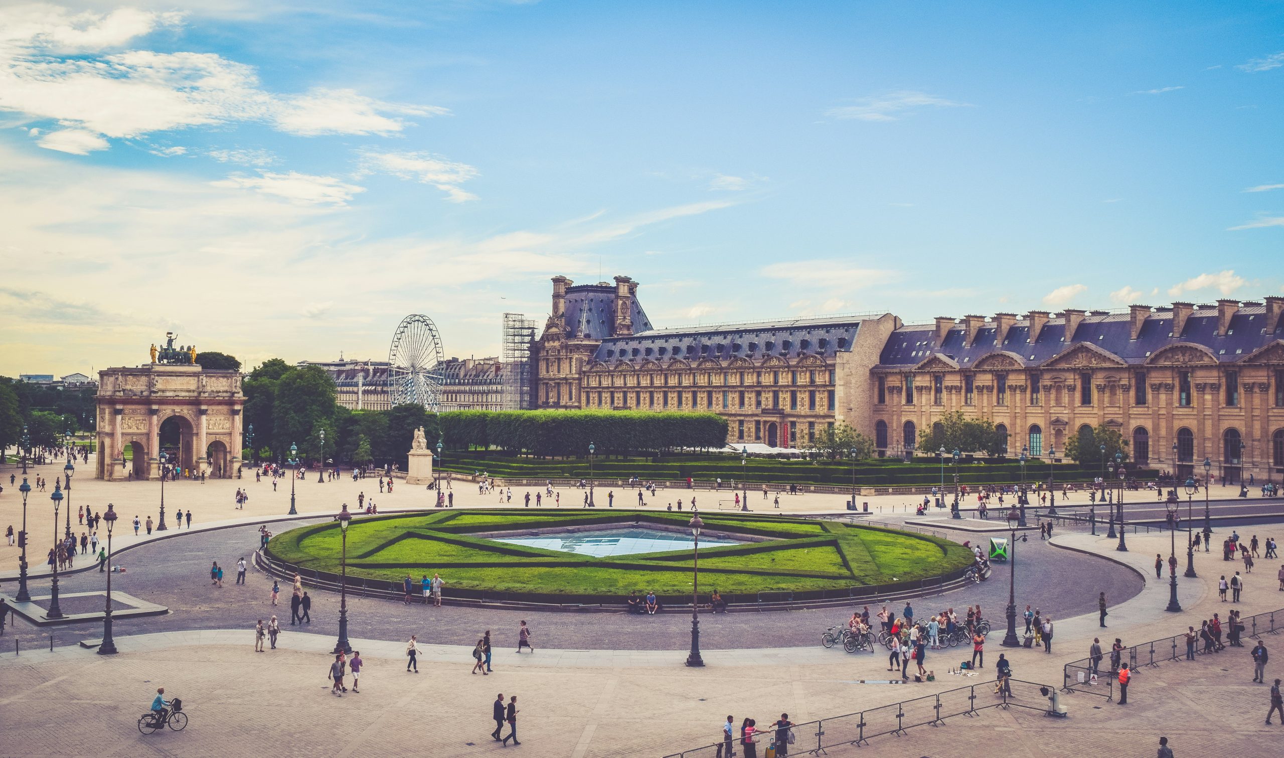 France Trips | Students exploring | Evolve Tours